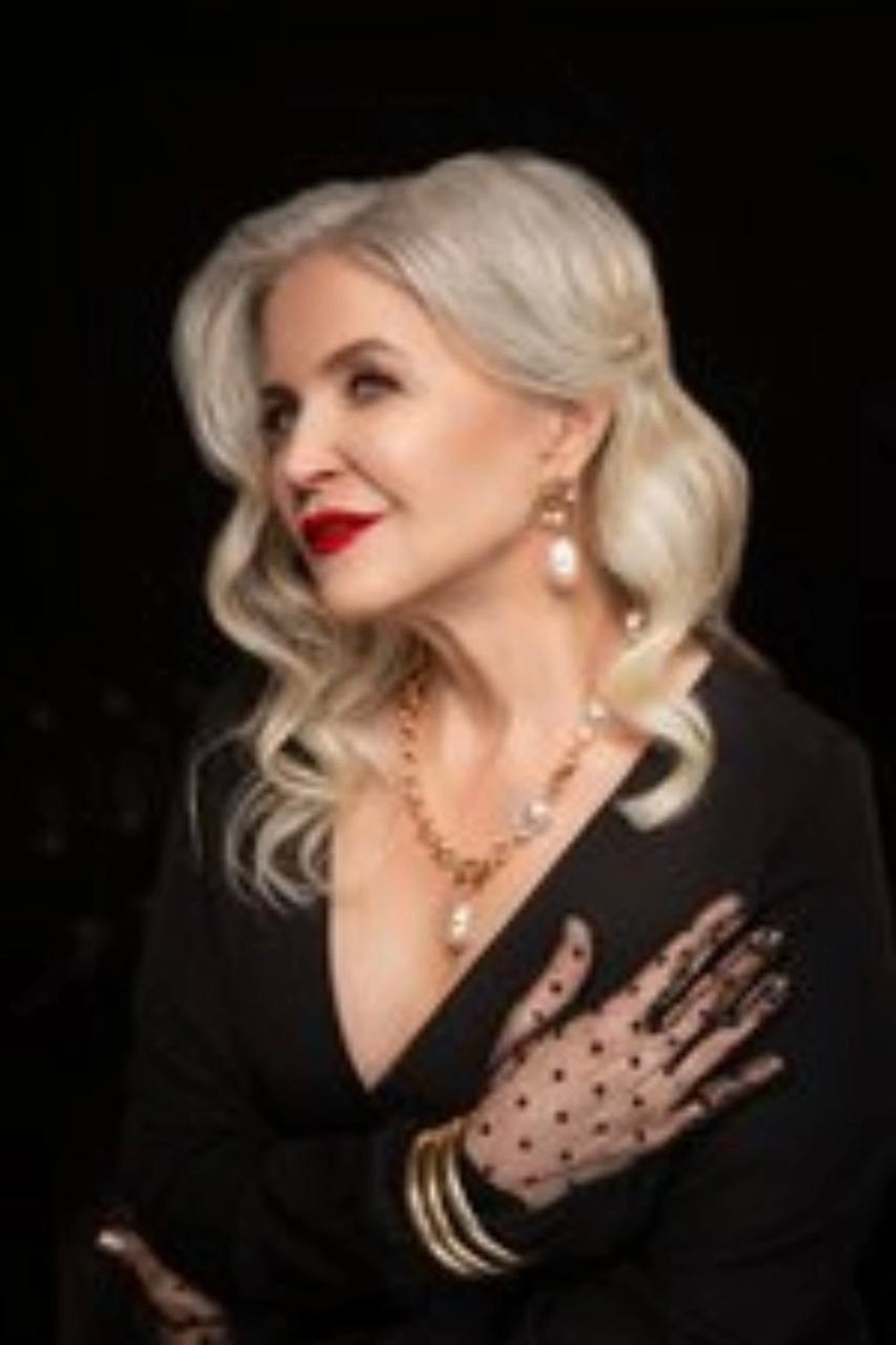 Модель для предметной съемки Оксана А. Н.Н.| Sale Easy