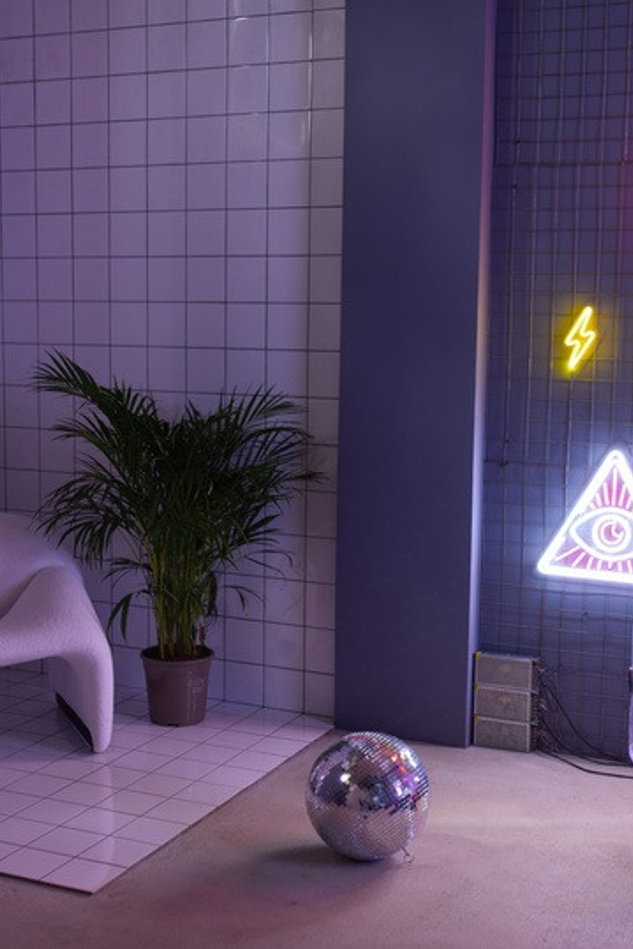 Студия 2412STUDIO Зал #NEON для предметной съемки Сочи|Sale Easy