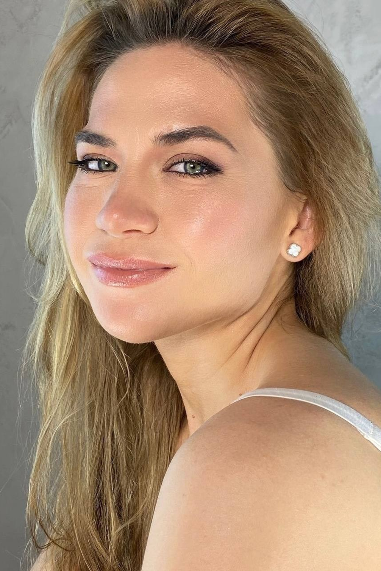 Модель для предметной съемки Диляра Казань| Sale Easy