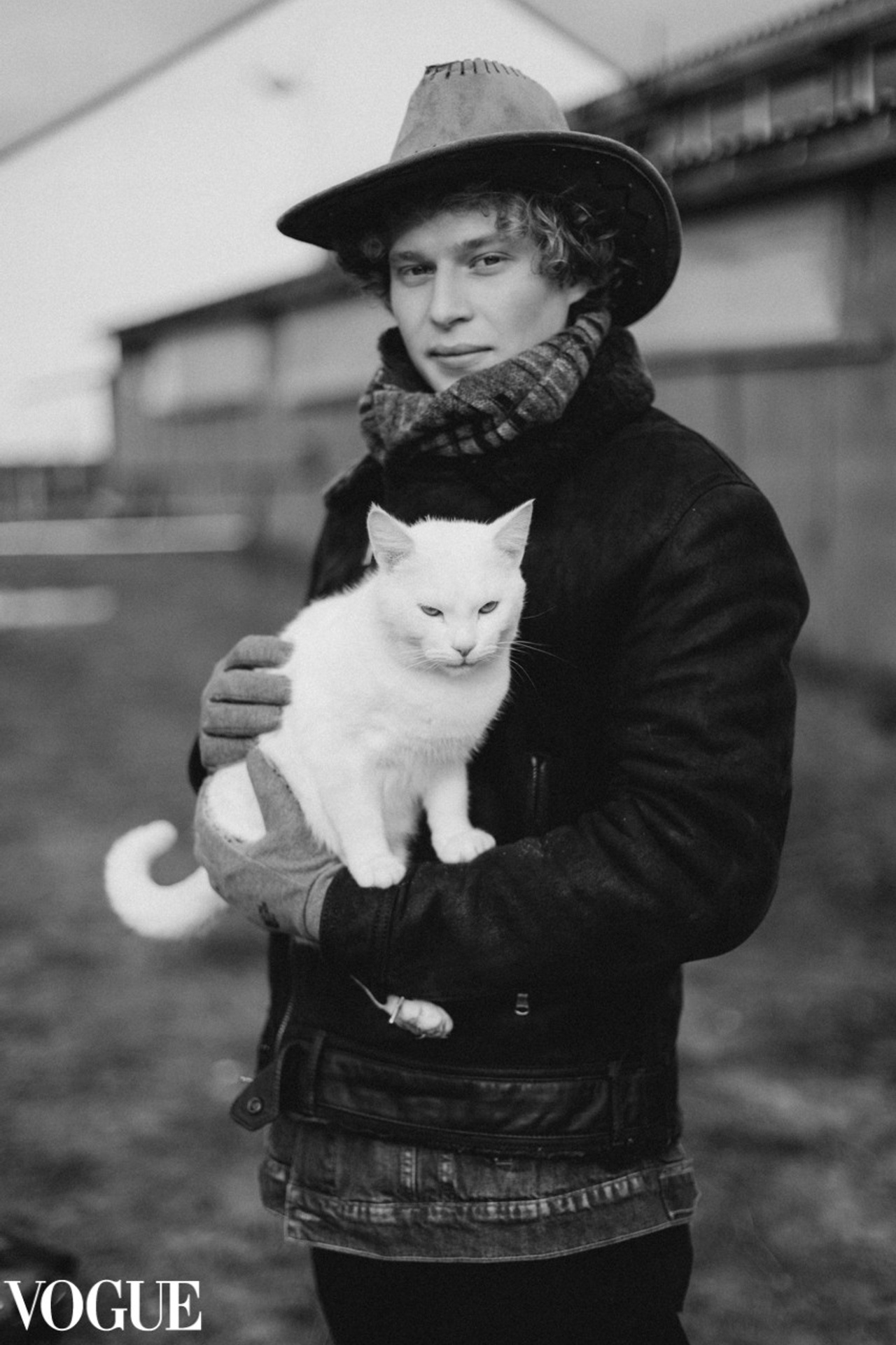 Модель для предметной съемки Арсений Москва | Sale Easy