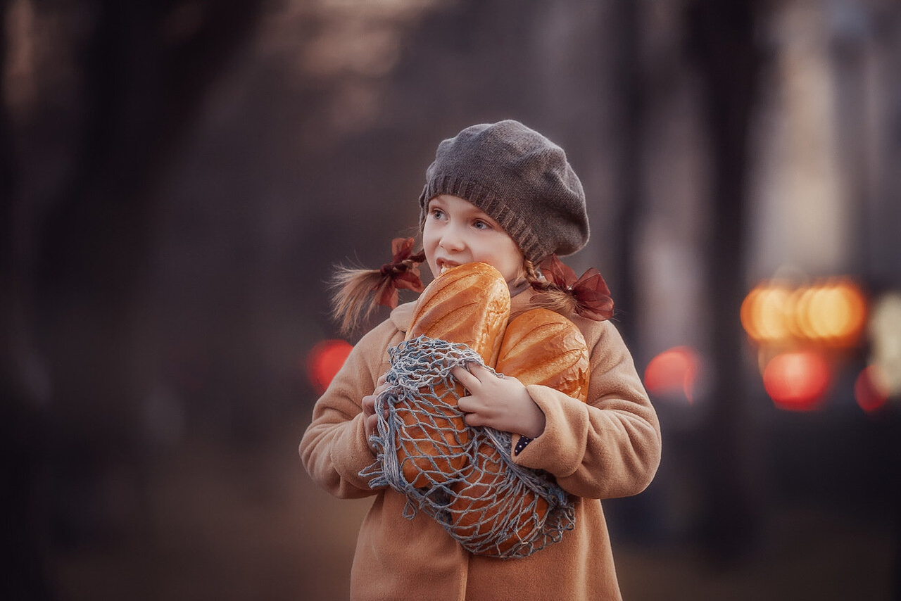 Ангелина, за хлебом