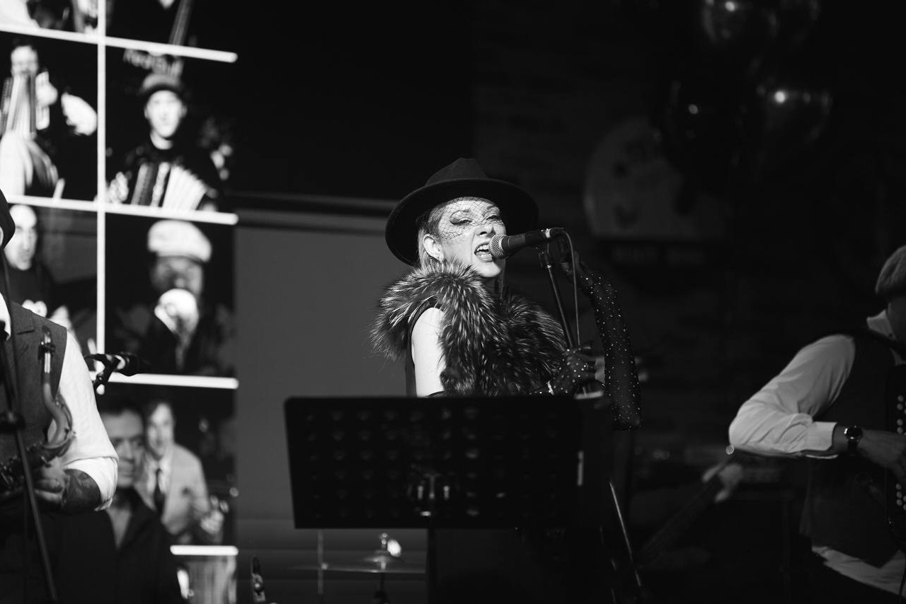 «Новогодний джаз» изысканный концерт за столиками с фуршетом. Дом Шрёдера