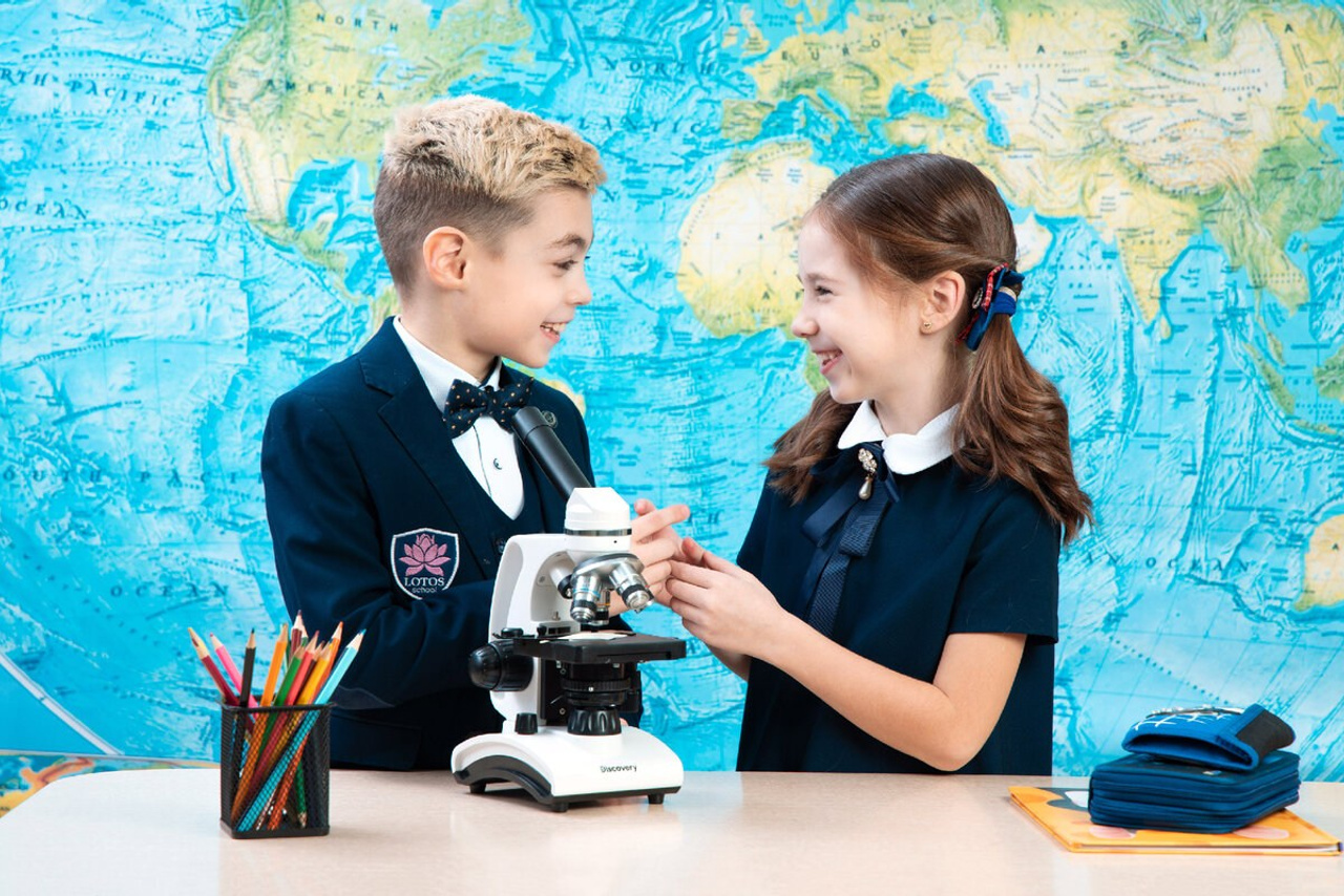 Зал Floyd. Школьная фотосессия в студии. Выпускные альбомы в Москве и Подмосковье