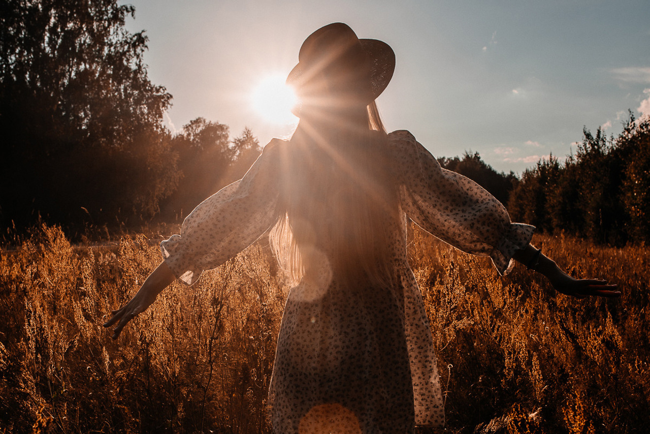 Катя. Прогулка по полям