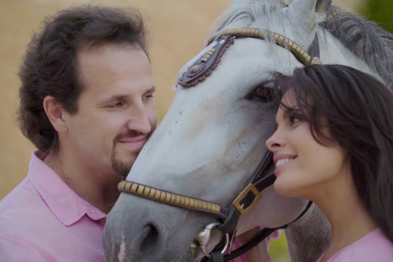 Пара с лошадью