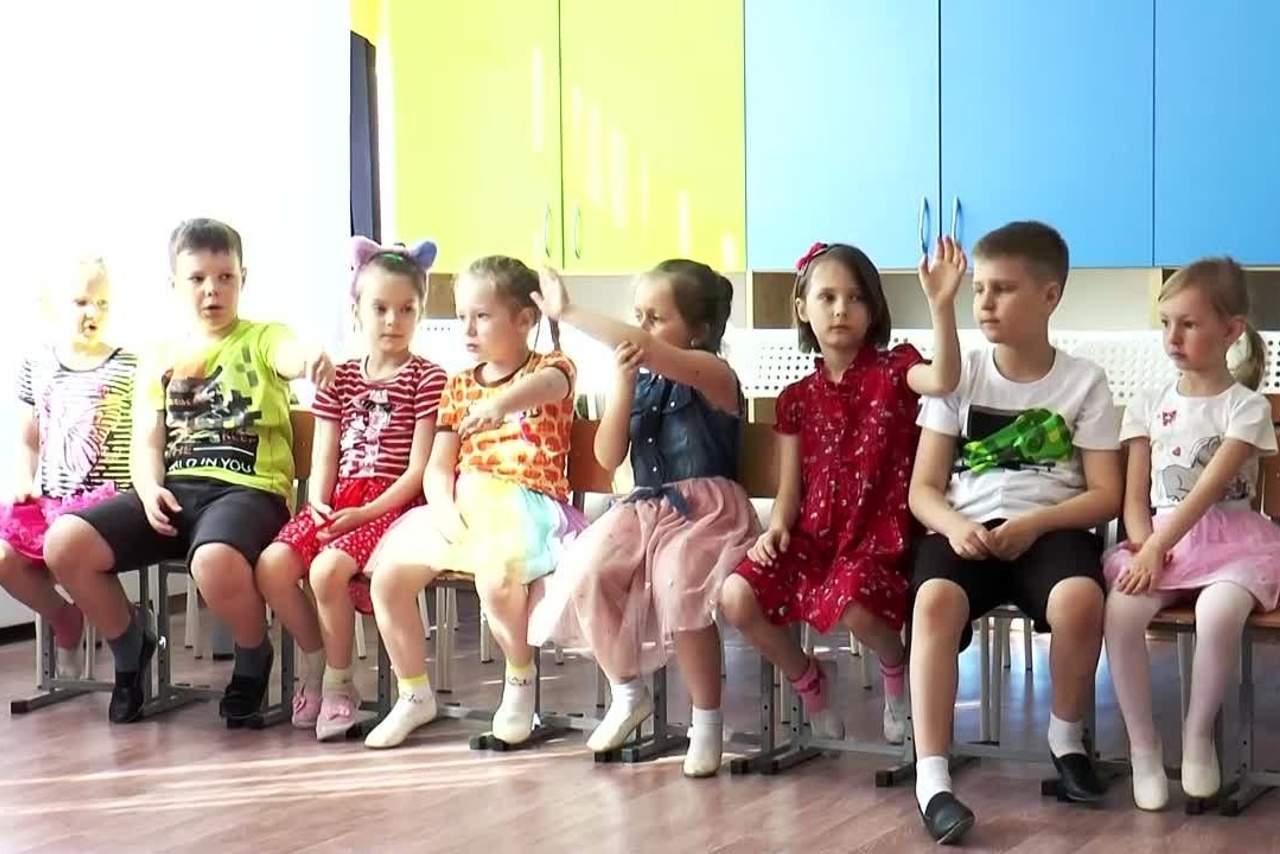 ДЕНЬ В ДЕТСКОМ САДУ / ШКОЛЕ