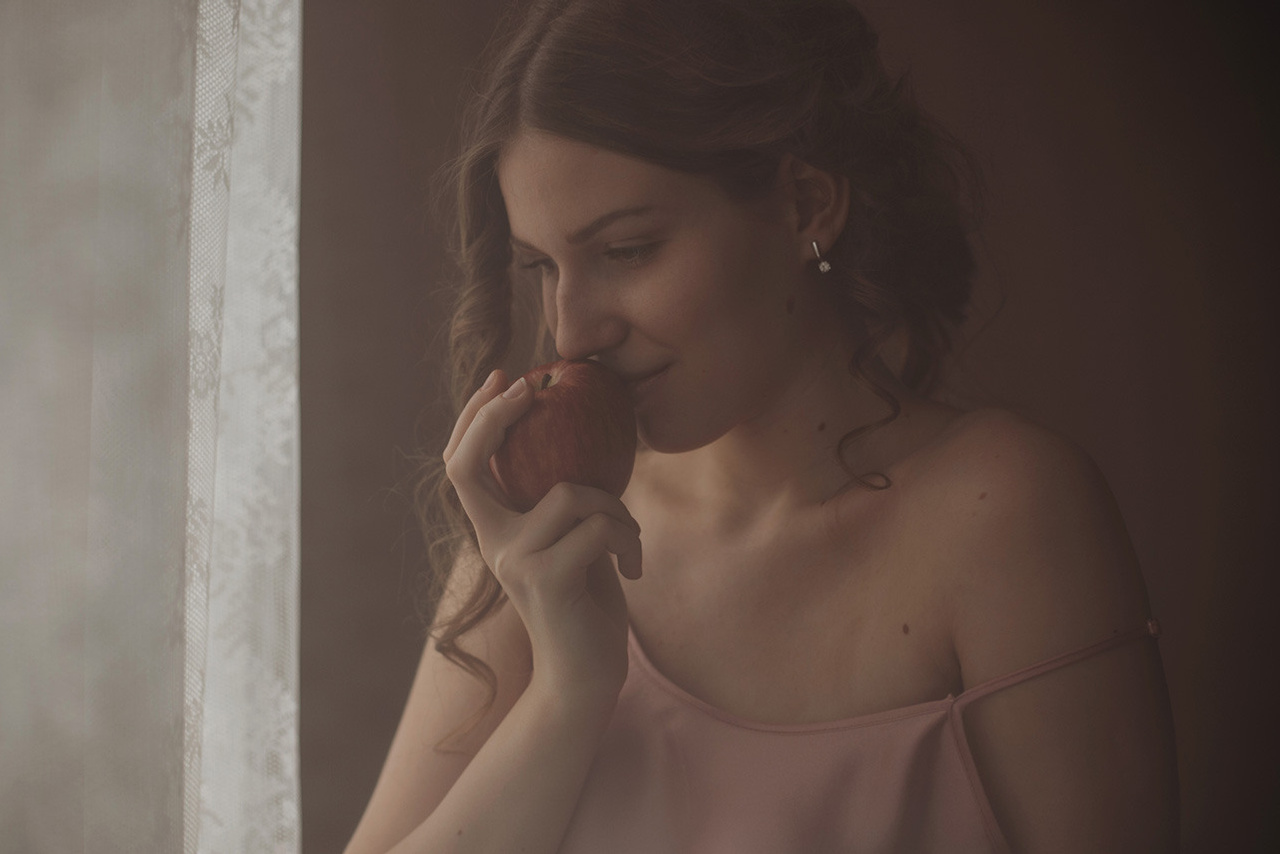 Она той прелестью облечена высокой…