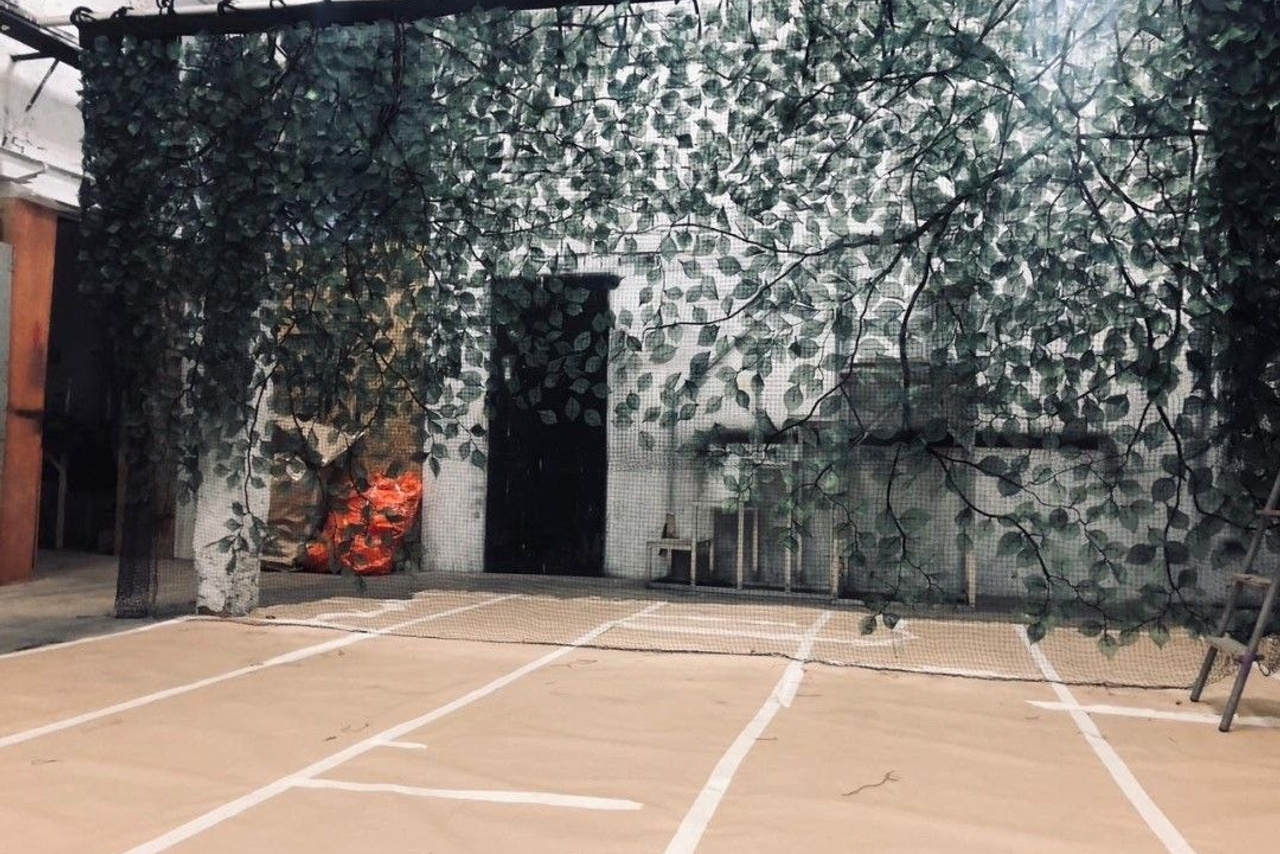 Объемная и прорезная аппликация на театральных декорациях. История занавеса. Превращаем идею в технологию