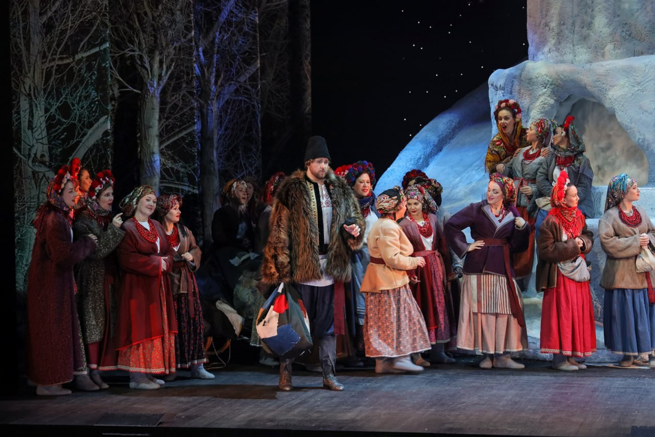 Декорации для оперы «Черевички» | Геликон Опера. История занавеса. Превращаем идею в технологию