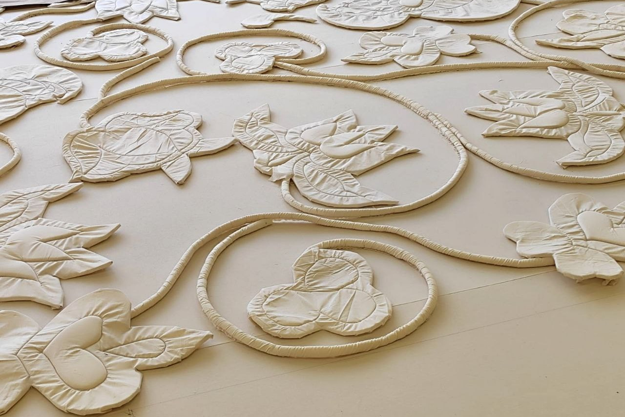 Объемная и прорезная аппликация на театральных декорациях. История занавеса. Превращаем идею в технологию