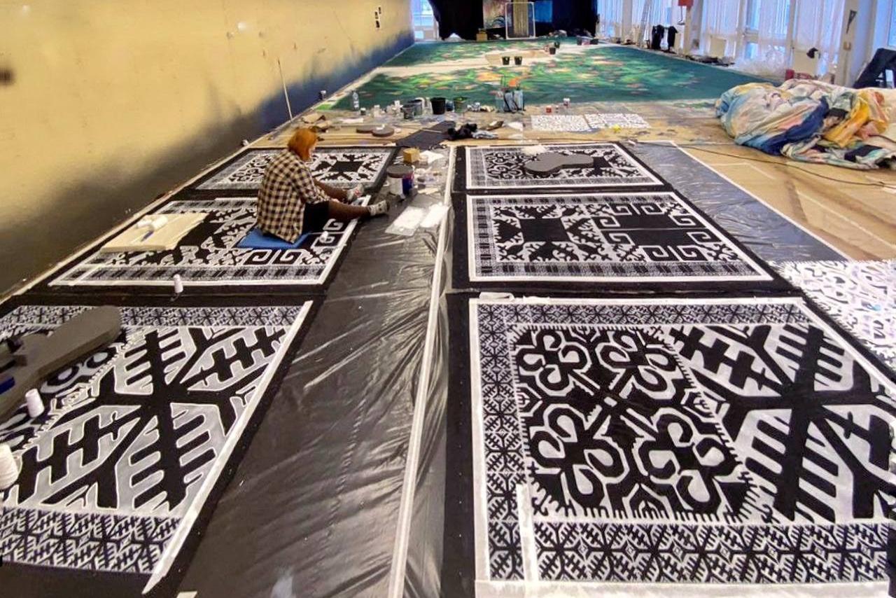 Объемная и прорезная аппликация на театральных декорациях. История занавеса. Превращаем идею в технологию