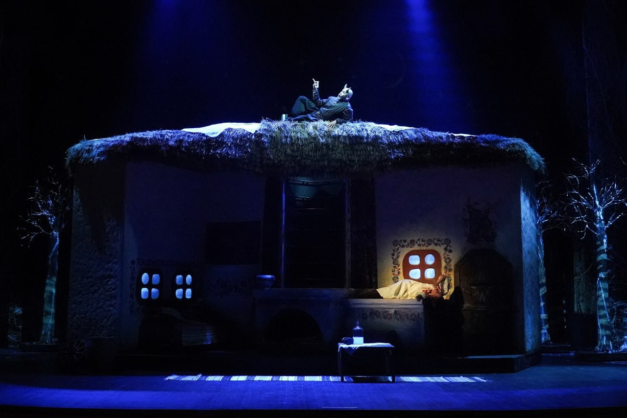 Объемная и прорезная аппликация на театральных декорациях. История занавеса. Превращаем идею в технологию