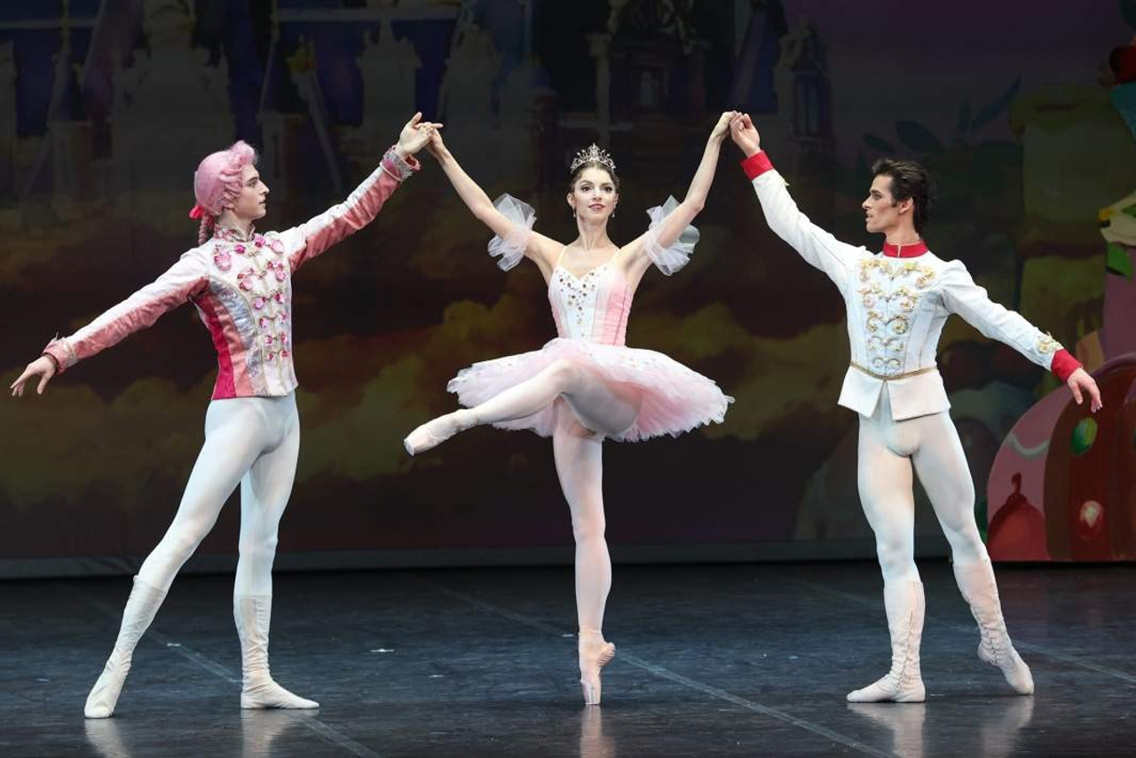 Декорации для балета «Щелкунчик» | Театр балета им. Якобсона. История занавеса. Превращаем идею в технологию