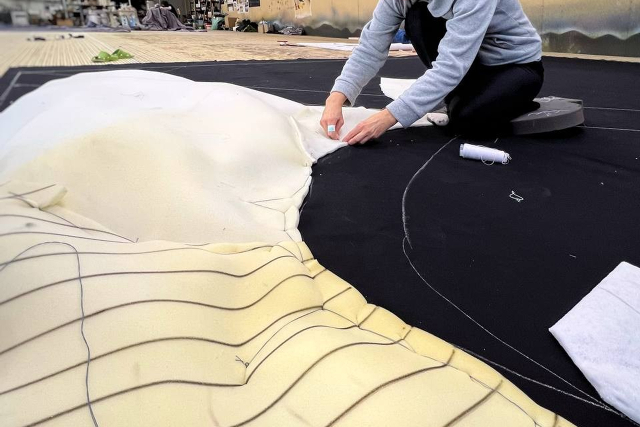 Объемная и прорезная аппликация на театральных декорациях. История занавеса. Превращаем идею в технологию