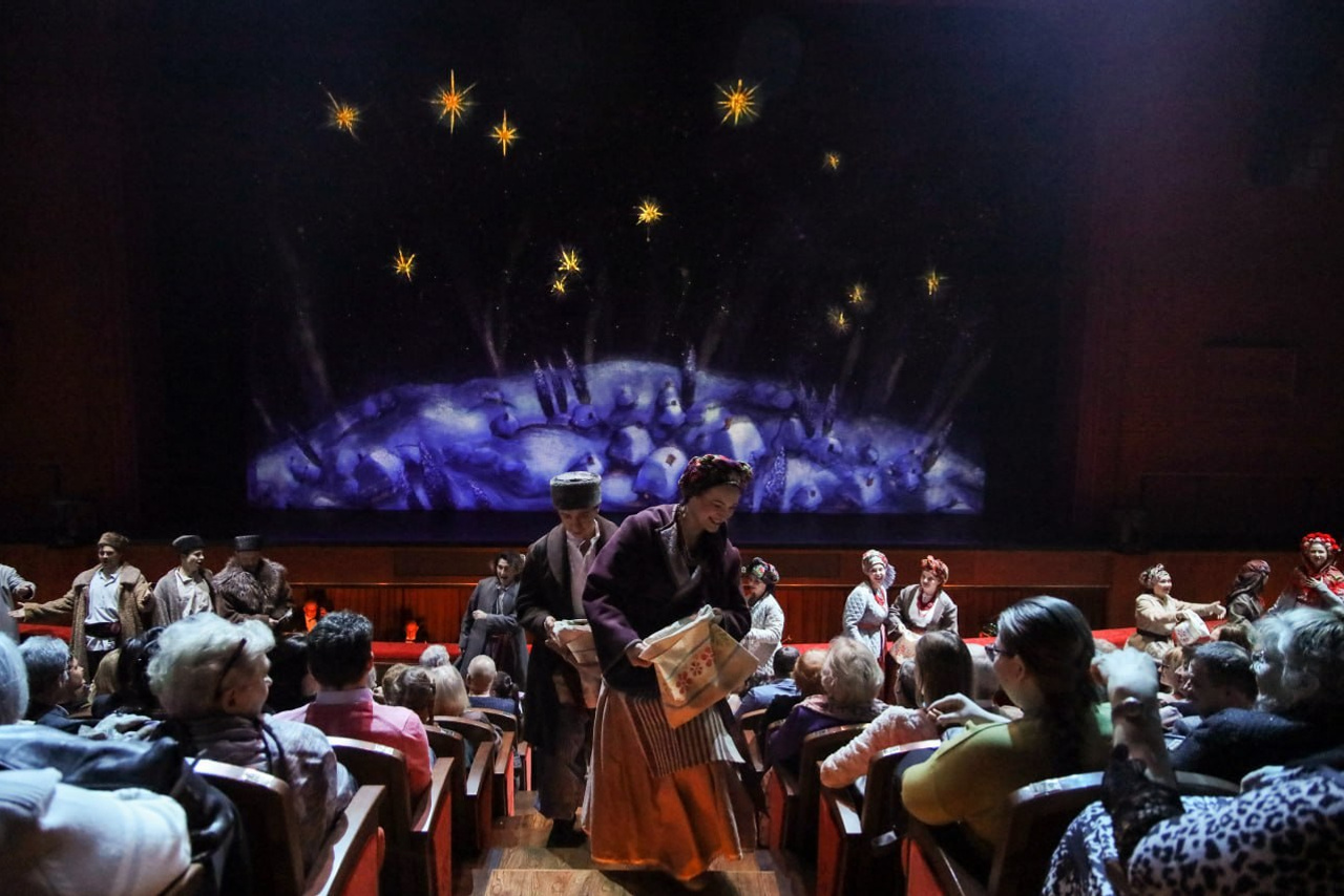 Декорации для оперы «Черевички» | Геликон Опера. История занавеса. Превращаем идею в технологию