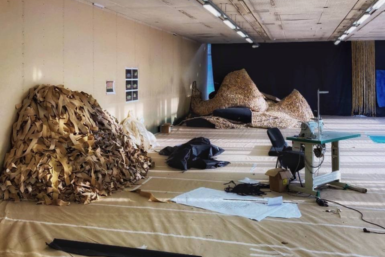 Объемная и прорезная аппликация на театральных декорациях. История занавеса. Превращаем идею в технологию