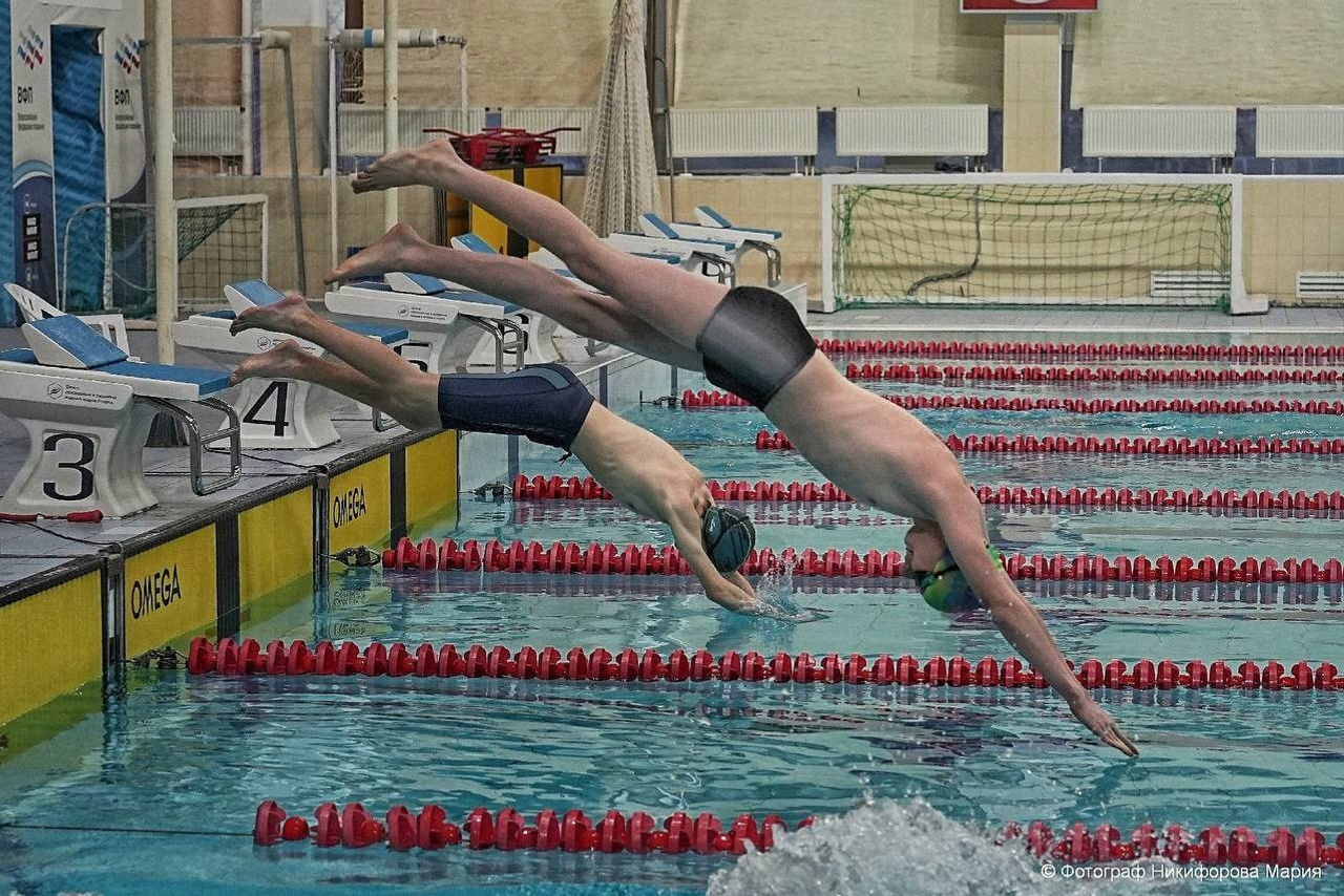 Соревнование по плаванию