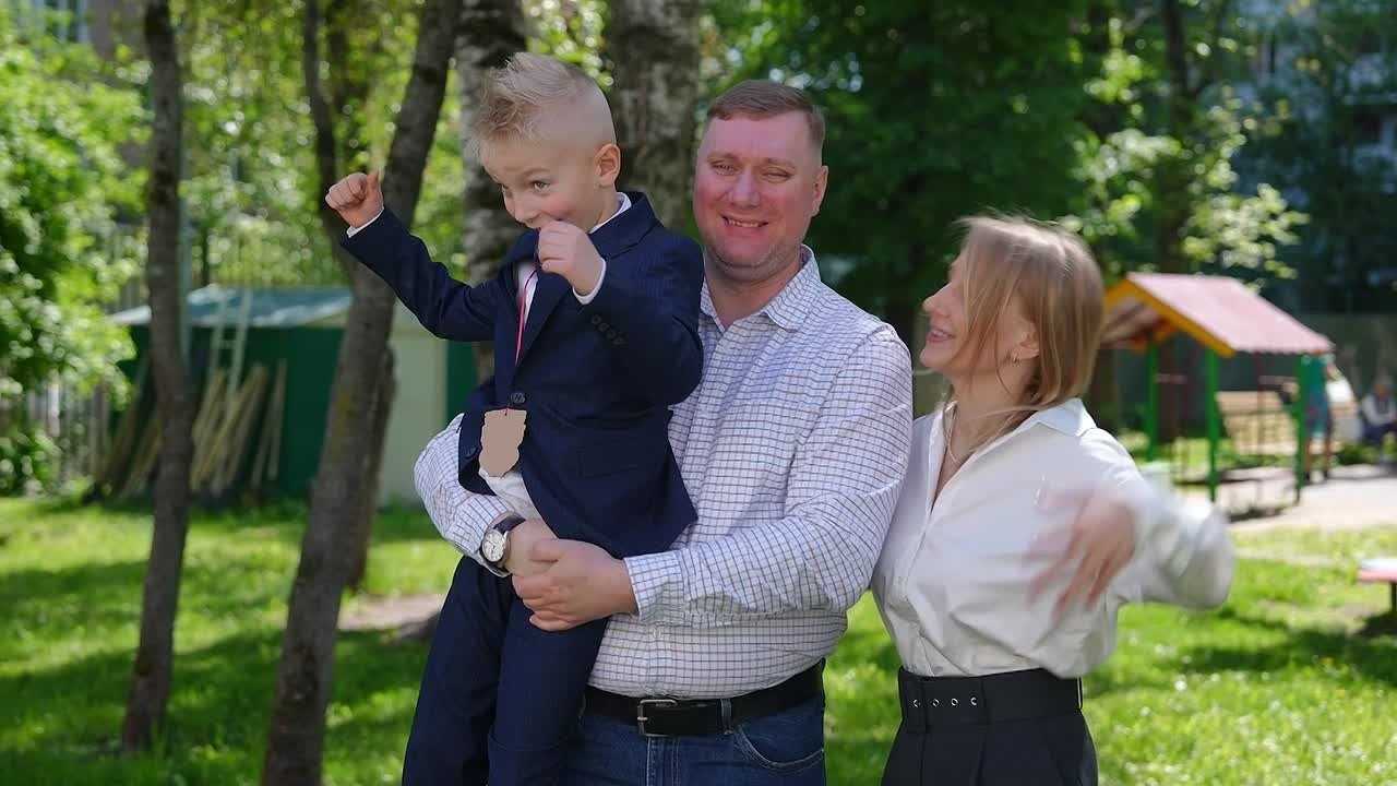 Клипы детские праздники, выписки, выпускные. Antonapuhtinproduction.ru