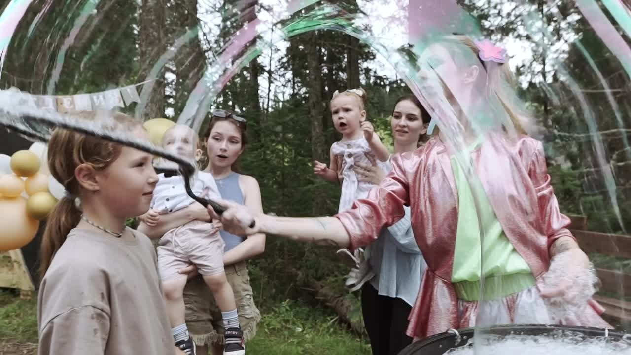 Уличное шоу пузырей. Студия мыльных снов