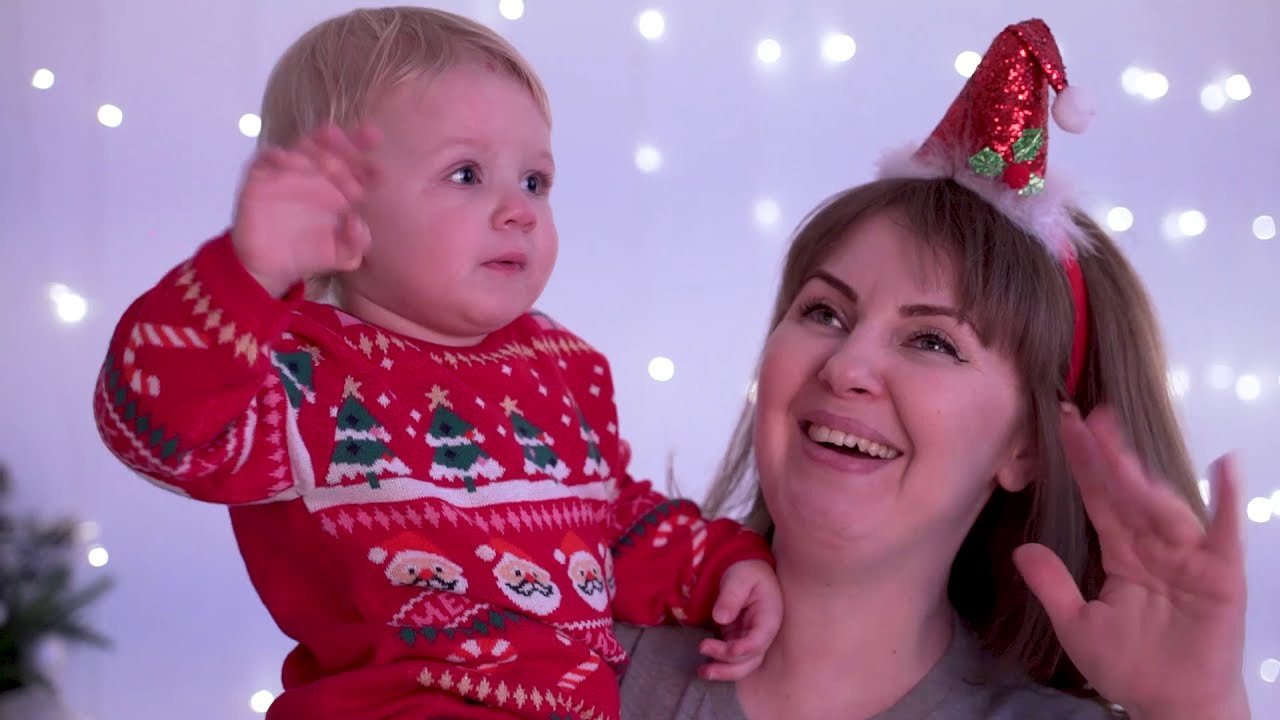 Рождественское видео мамы с детьми в студии. Видеограф Осинина Татьяна — видеосъемка в Москве