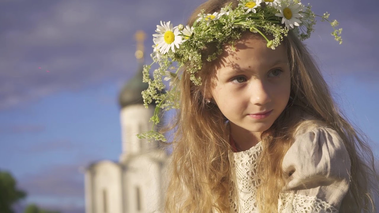 Девочка на прогулке. Видеограф Осинина Татьяна — видеосъемка в Москве