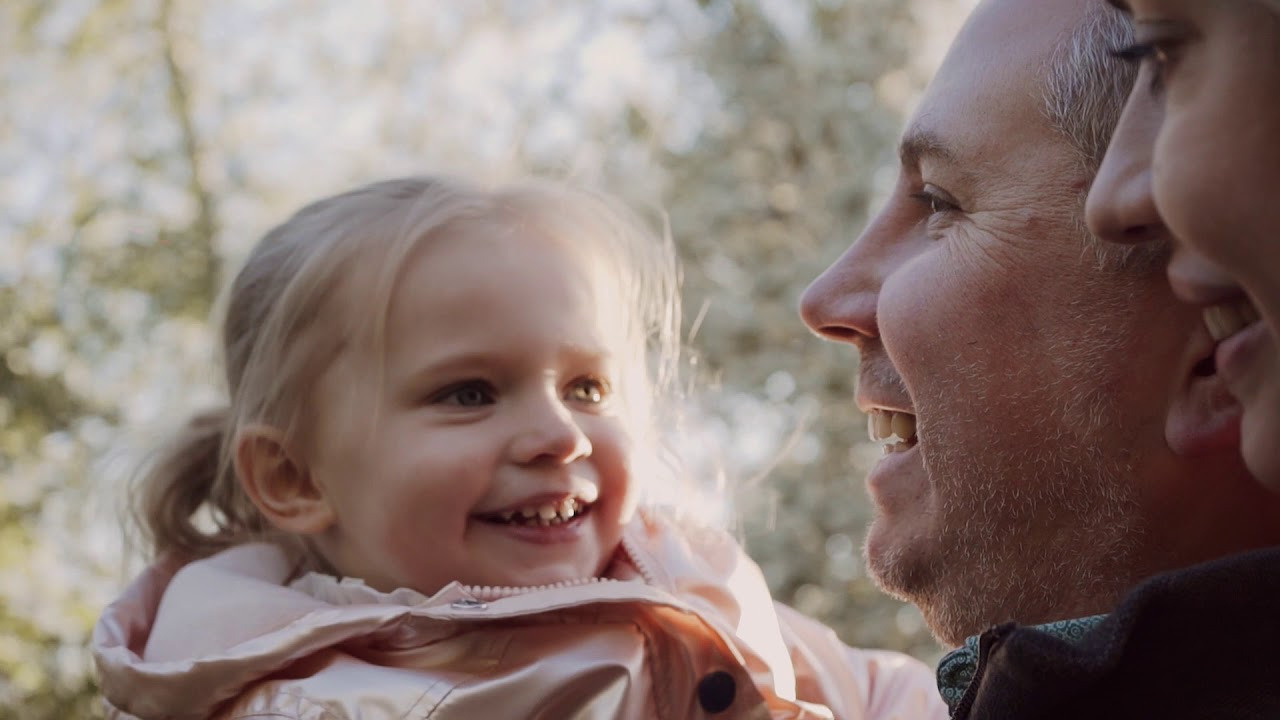 Видеосъемка прогулки в яблоневой саду весной. Видеограф Осинина Татьяна — видеосъемка в Москве