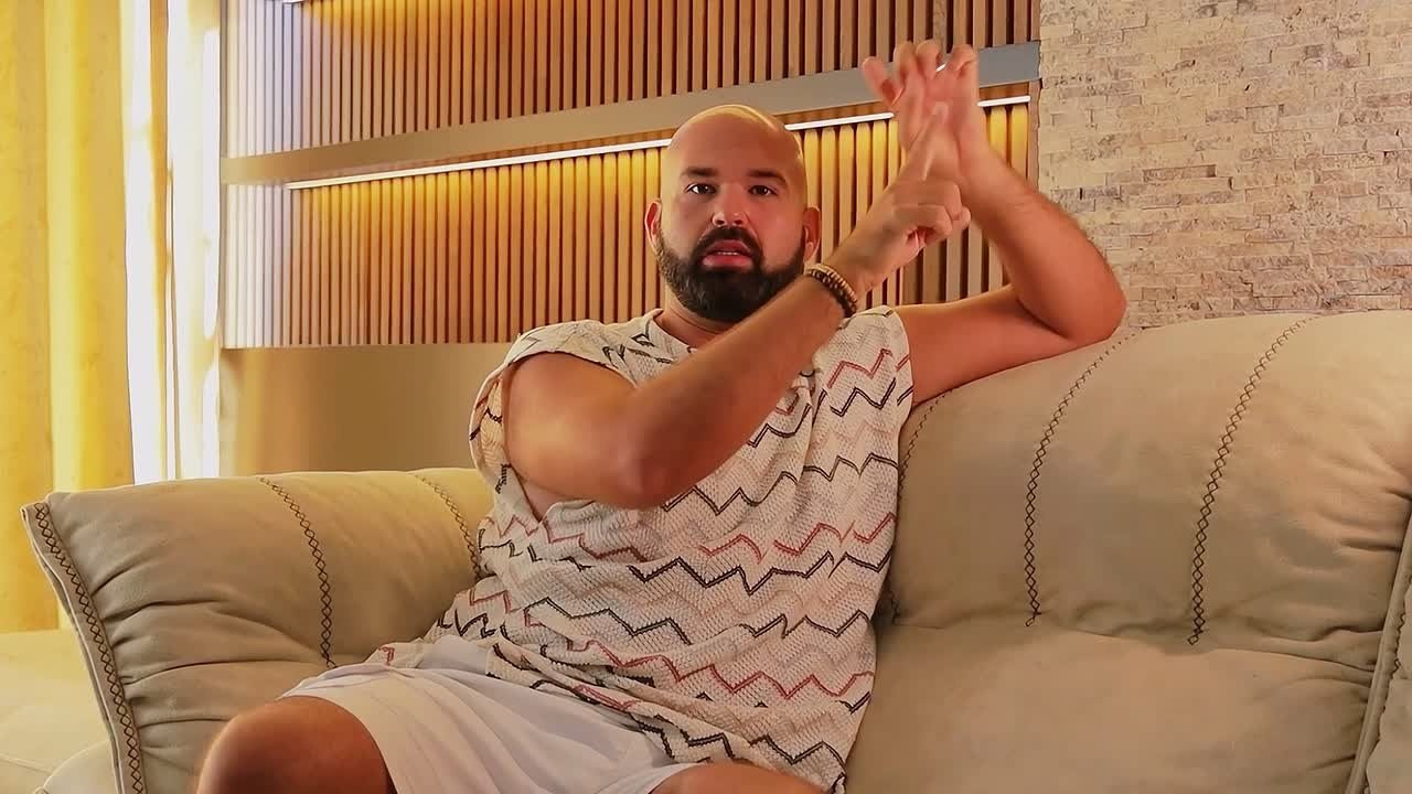 Интервью «Целый день». Модельер Евгений Бременев