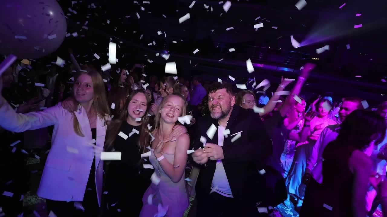 Фото и видео на выпускной в школе и детском саду. Свадебный, семейный видеограф и фотограф в Екатеринбурге Николай Рыков