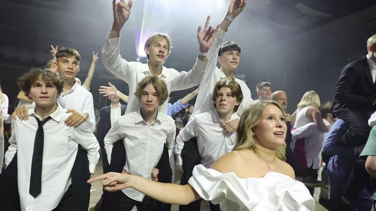 Фото и видео на выпускной в школе и детском саду. Свадебный, семейный видеограф и фотограф в Екатеринбурге Николай Рыков