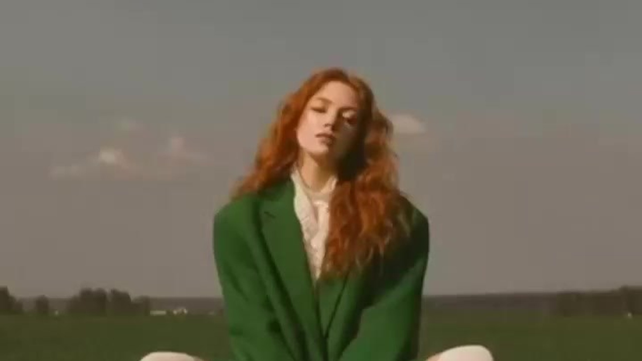 ИИ-видео. Графический дизайнер AI в Москве Валерия Кос