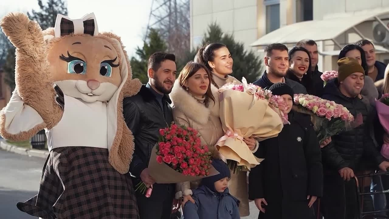 Видеограф, видеооператор на выписку из роддома Ростов-на-Дону. Свадебный и семейный видеограф. Ростов-на-Дону