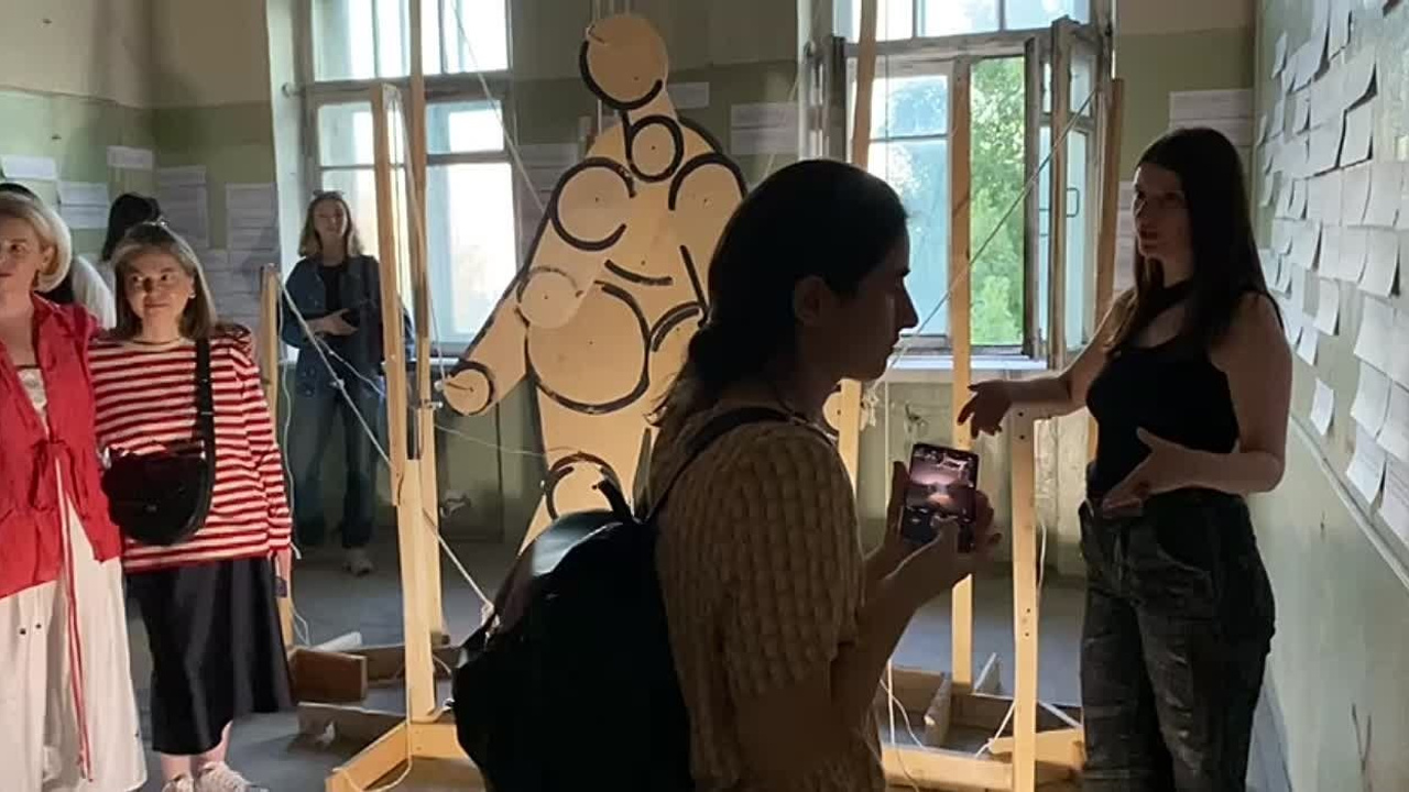 Тотальная инсталляция «Только для граждан РФ» 2024 Болотное биеннале. Лилия Ким. Междисциплинарный художник