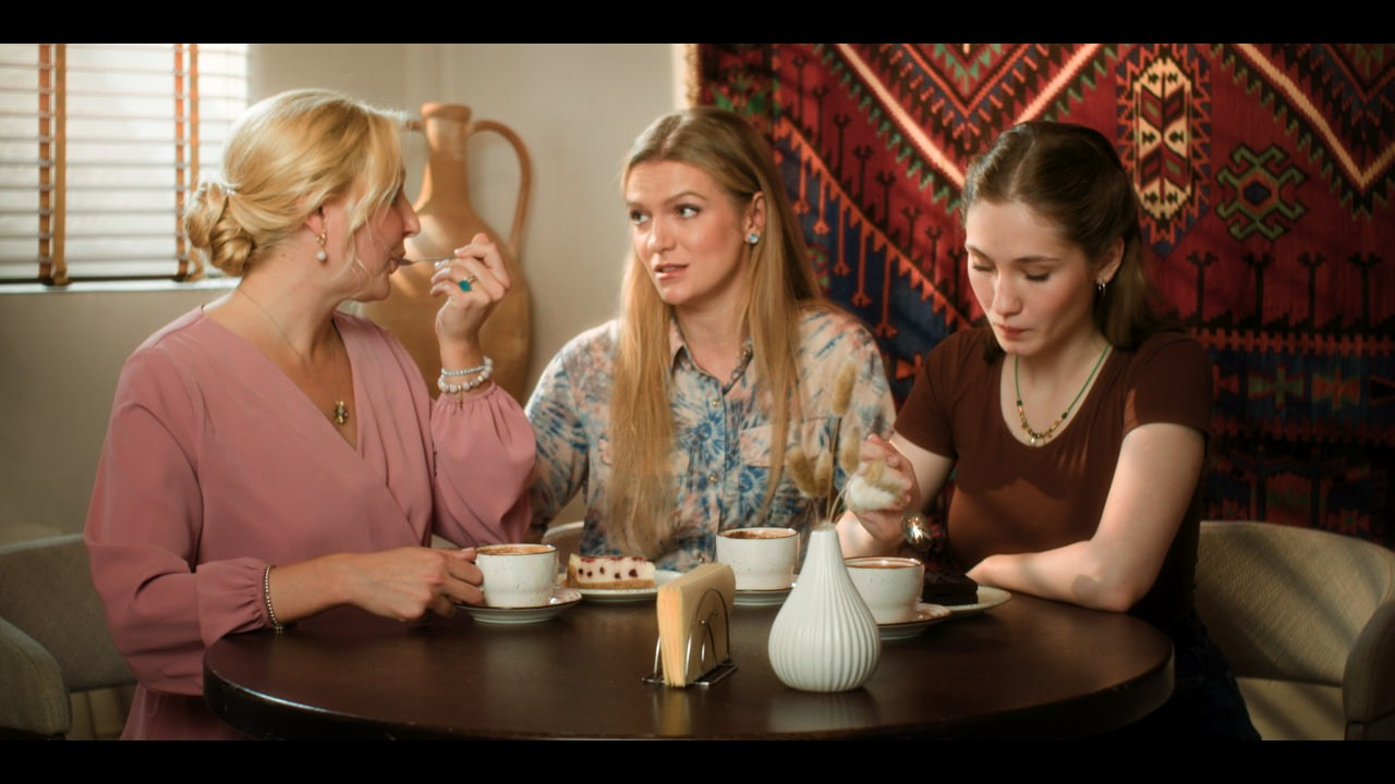 Feature film «С божьей помощью». CDR | Студия цветокоррекции видео