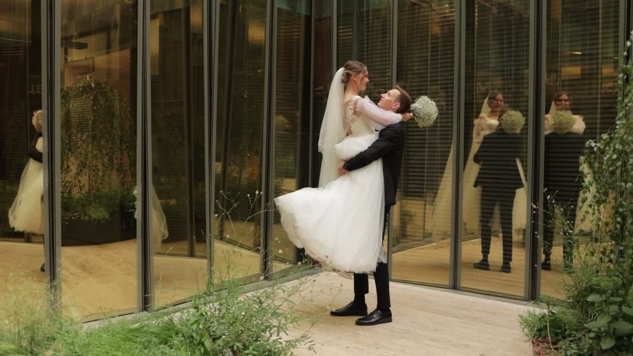 Свадебные клипы и фильмы. Свадебный фотограф и видеограф — Сергей и Дарья