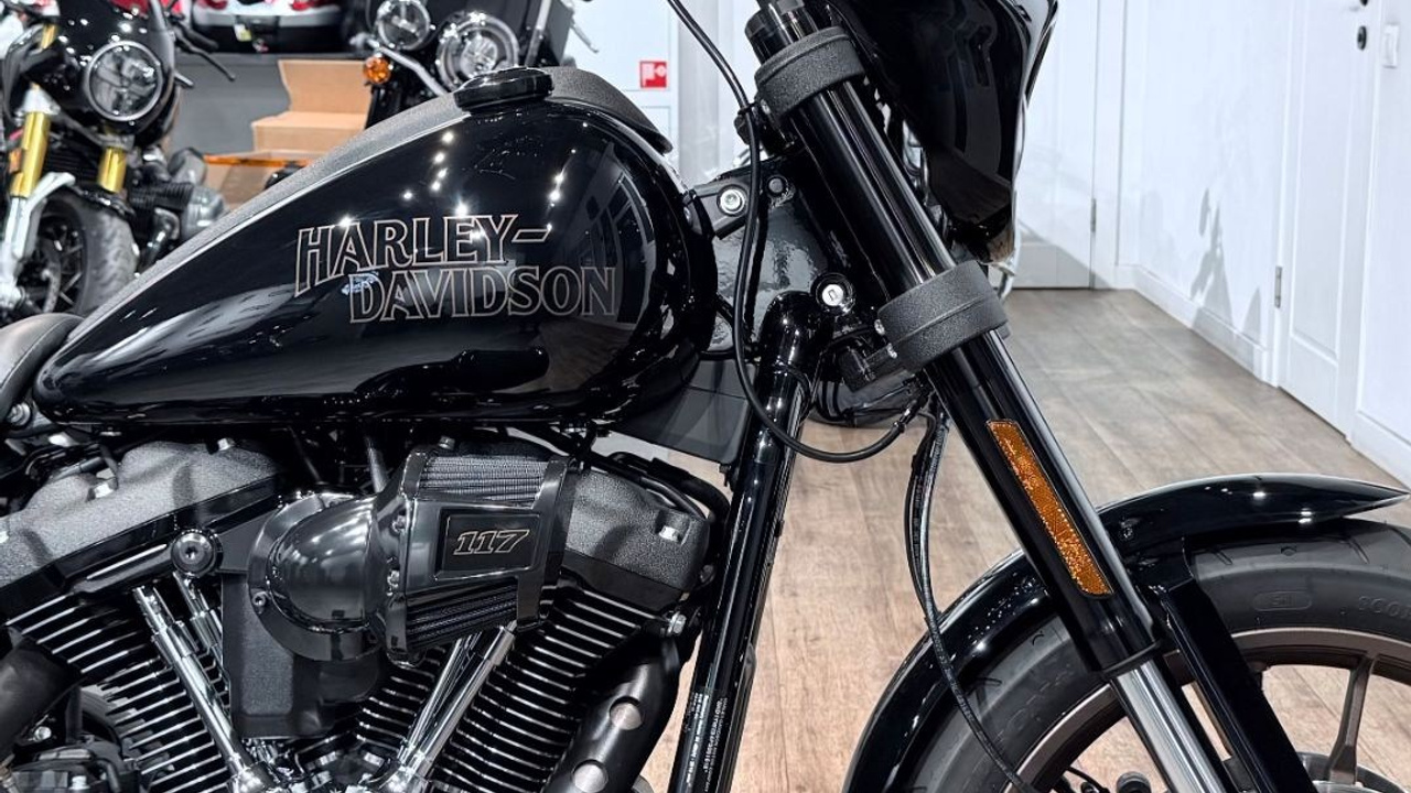 Купить Harley-Davidson 2023 NEW Low Rider S 117 Vivd Black (Softail/Dyna) — подробнее на сайте. Hello Davidson, Москва. Только хорошие мотоц