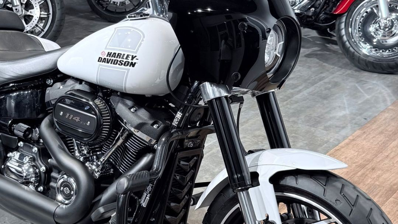 2021 Sport Glide АВS Сlub-Stylе Black&Whitе. Hello Davidson, Москва. Только хорошие мотоциклы…