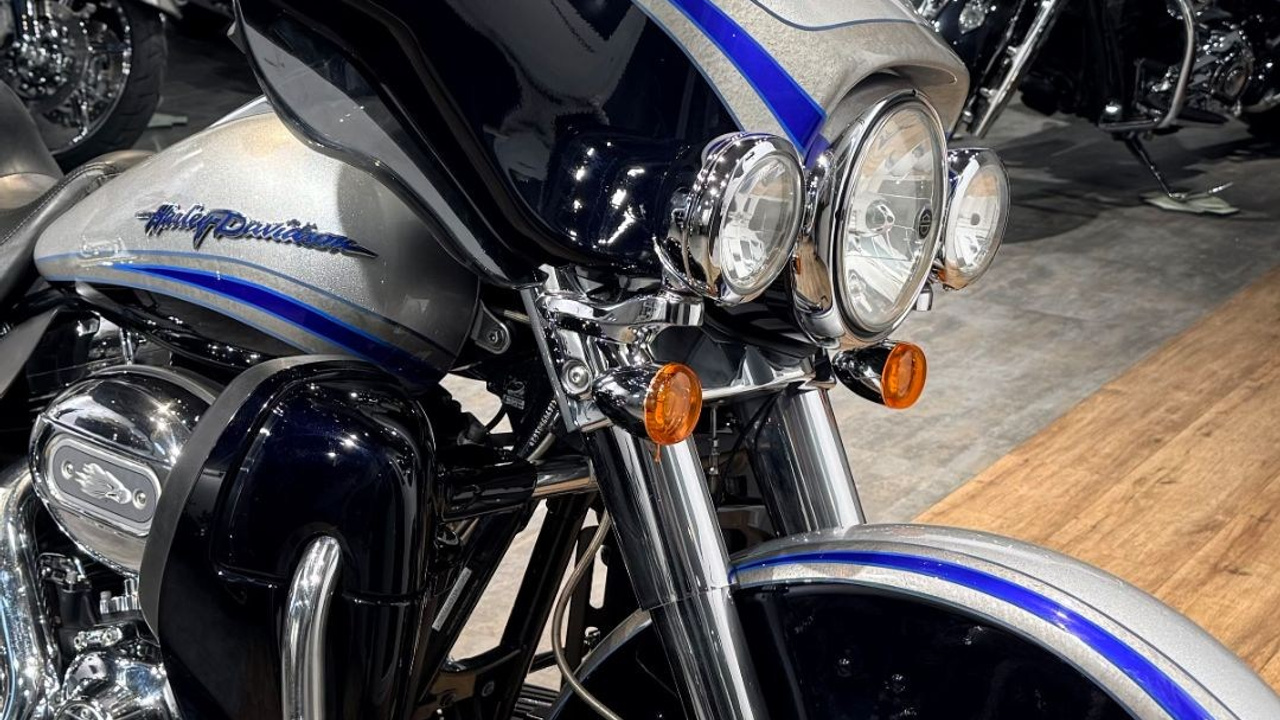 2009 CVO Limited Black Diamond (VIN *5HD*). Hello Davidson, Москва. Только хорошие мотоциклы…