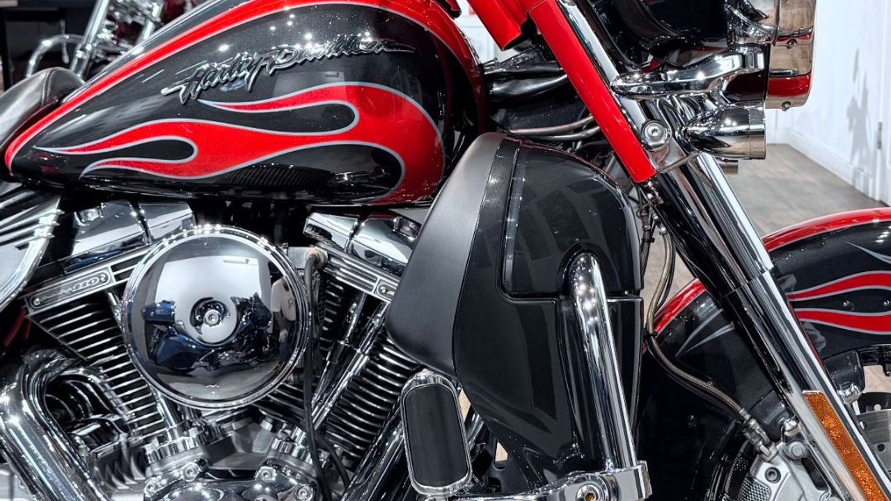 Купить Harley-Davidson 2010 Elеctrа Glidе CVO Limited 110 (Touring) — подробнее на сайте. Hello Davidson, Москва. Только хорошие мотоциклы…
