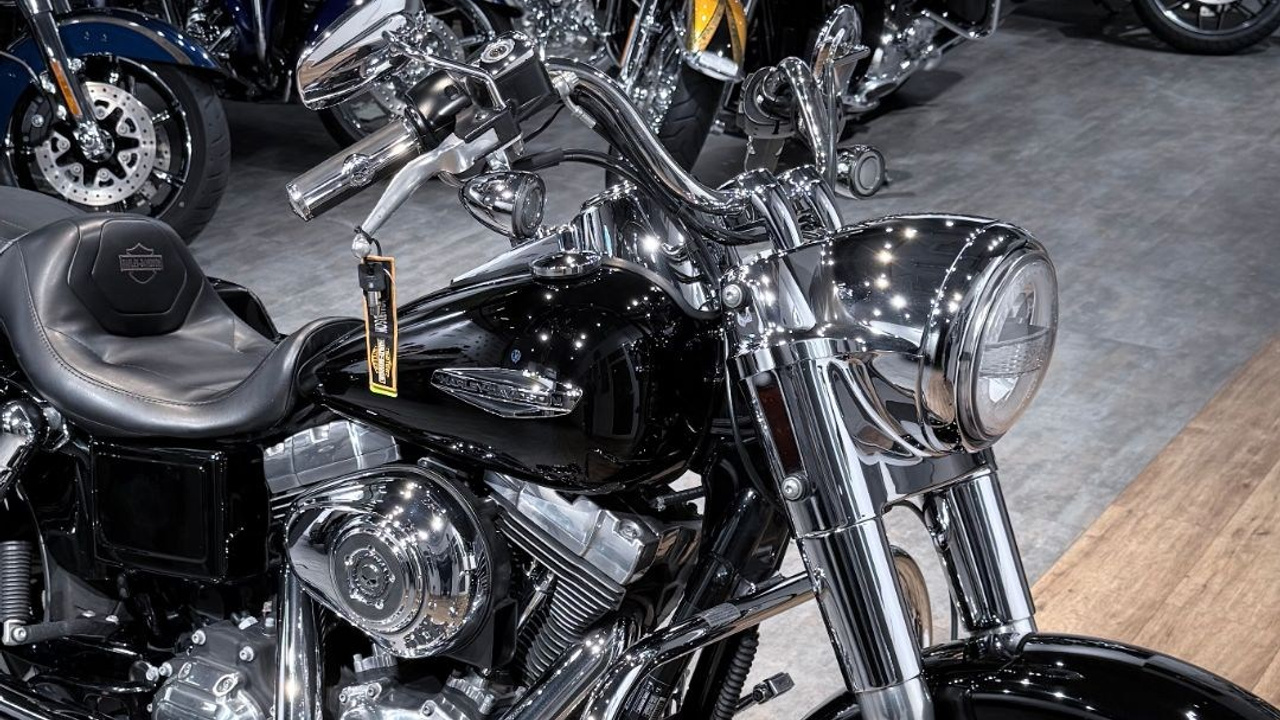 Купить Harley-Davidson 2012 HD Dyna Switchback (Vivid Black) (Softail/Dyna) — подробнее на сайте. Hello Davidson, Москва. Только хорошие мотоциклы…