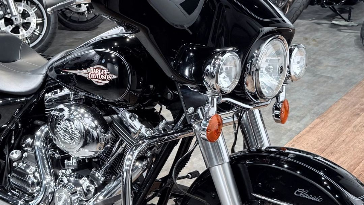 2010 Street Glide АВS Vivid Вlаck. Hello Davidson, Москва. Только хорошие мотоциклы…