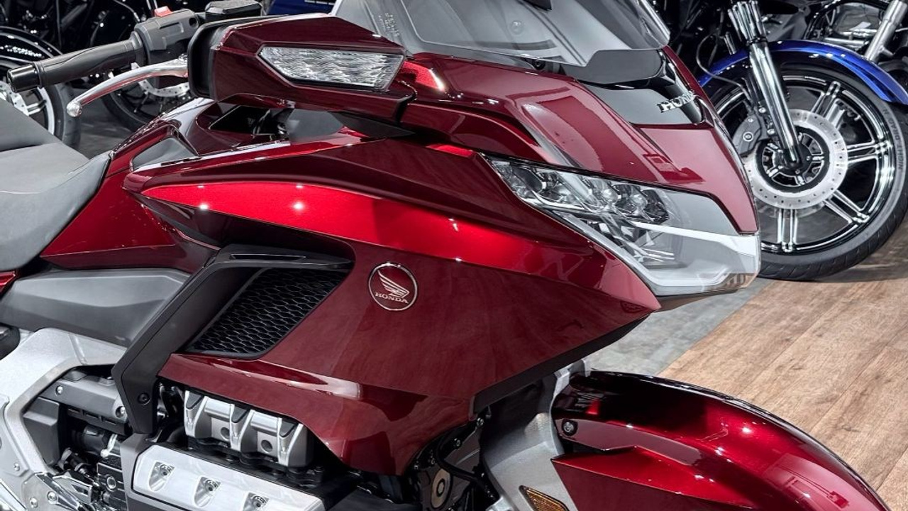 2023 НОNDA Goldwing NEW Candy Ardеnt Rеd МANUAL. Hello Davidson, Москва. Только хорошие мотоциклы…