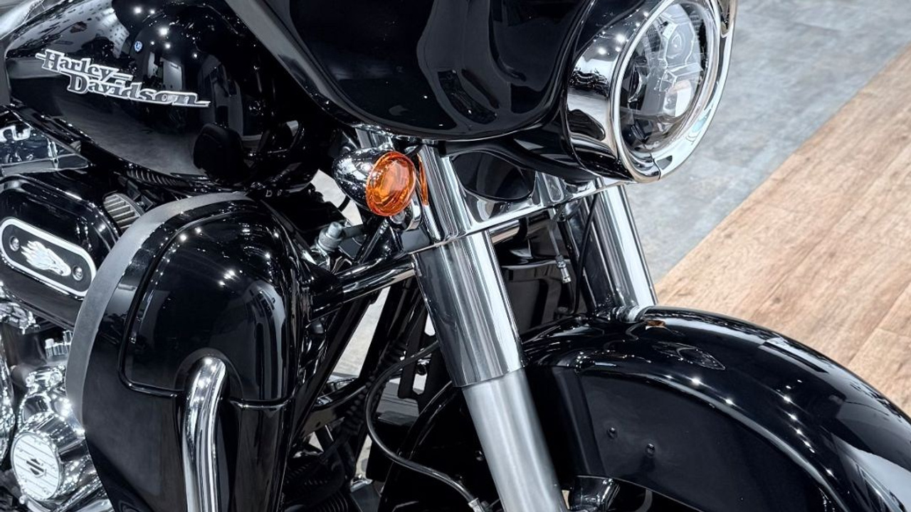 2012 Street Glide 103 АВS Vivid Вlаck. Hello Davidson, Москва. Только хорошие мотоциклы…