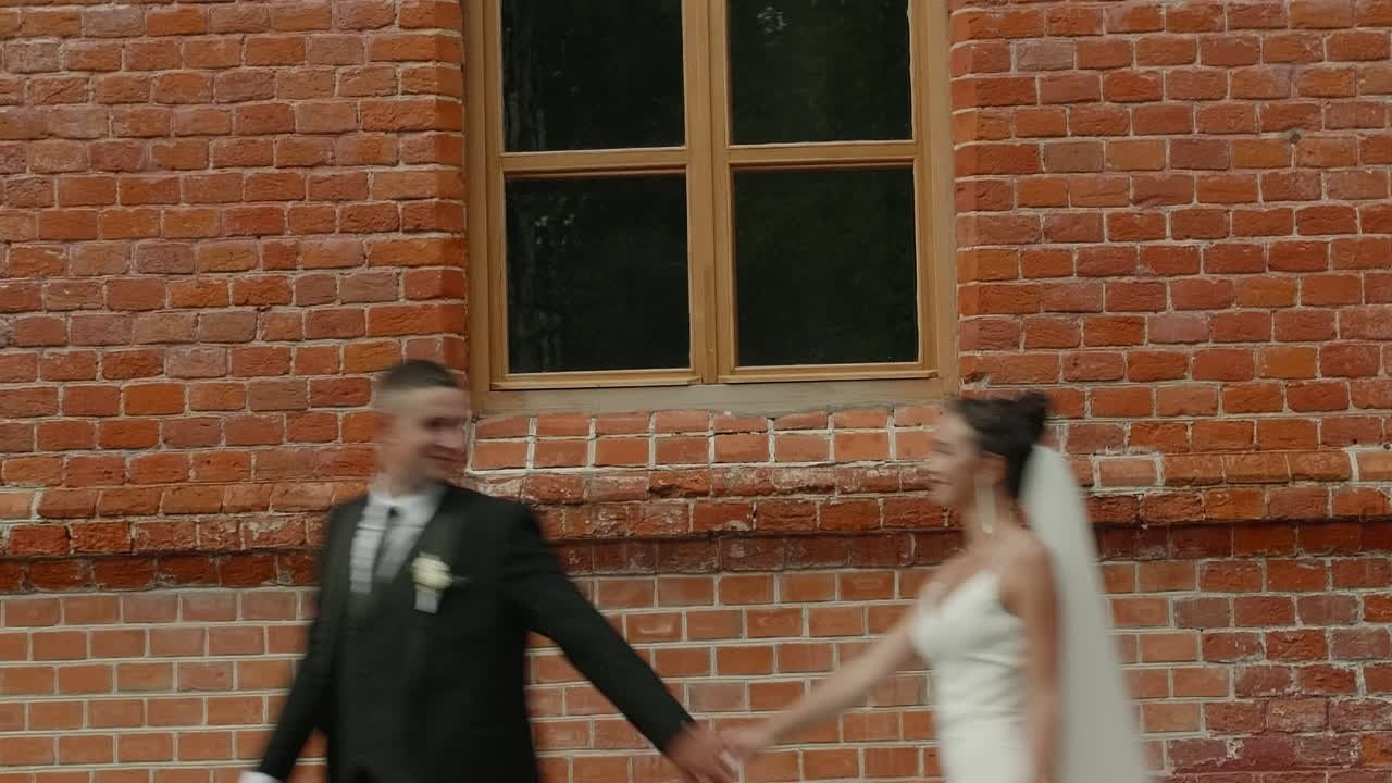 Смотреть видео Андрея Абрамова (Abramov Films). Меня зовут Андрей, и я — свадебный видеограф в Брянске и Москве