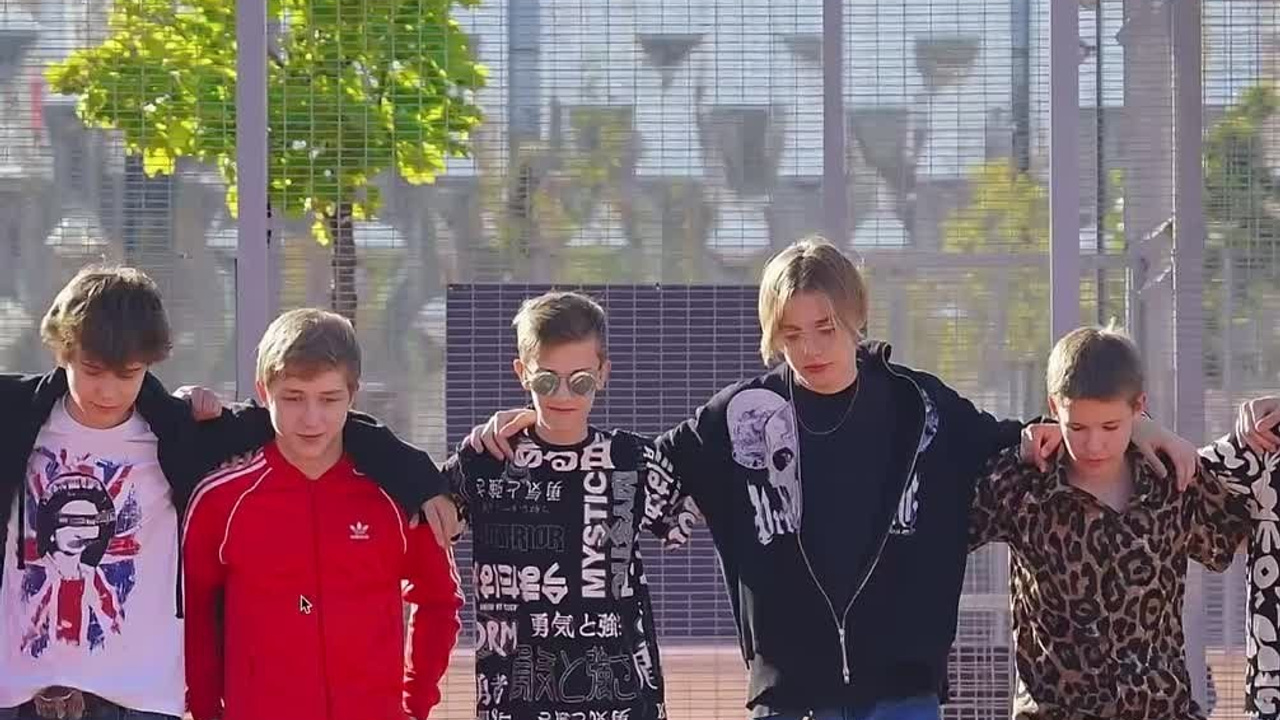 Выпускной альбом с оживающими AR фото Москва. Анна Белашова ВЫПУСКНЫЕ АЛЬБОМЫ, фото и видеосъёмка