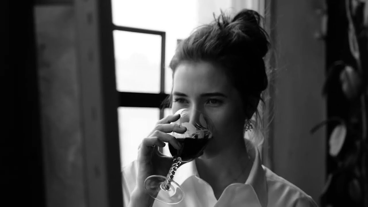 COVER | Карла Бруни. Режиссер и видеограф Анастасия Атаманова