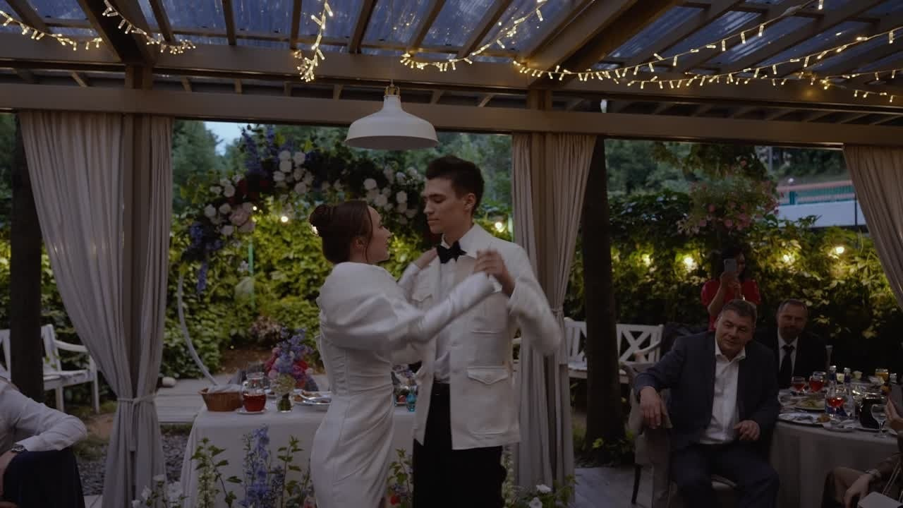 Свадебный фильм самые важные моменты вашего свадебного дня. Свадебный видеограф в Москве Максим Лобач-Граубергер