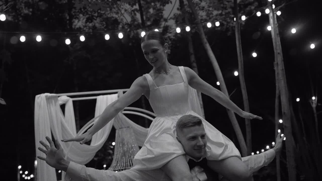 Креативные свадебные клипы и видеоролики. Свадебный видеограф в Москве Максим Лобач-Граубергер