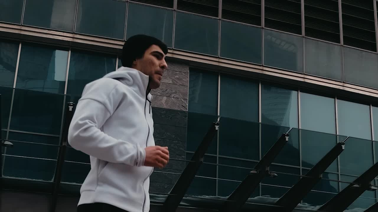 Имиджевые видео ролики и fashion съёмка. Свадебный видеограф в Москве Максим Лобач-Граубергер