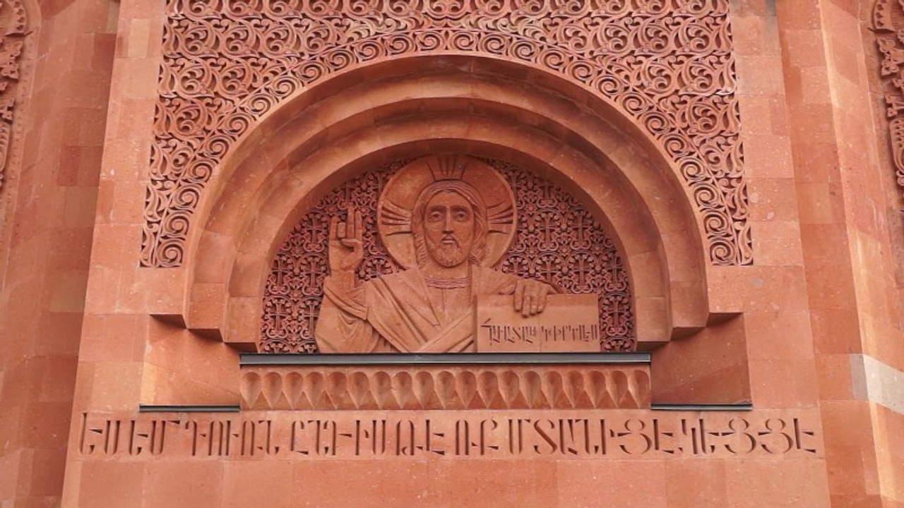 Крещение в армянской церкви. Фотограф Владимир Артамонов