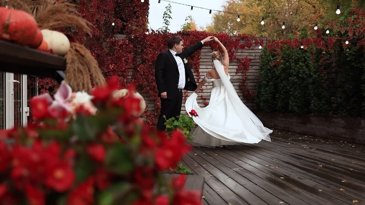 Свадебная видеосьемка молодоженов. Свадебный видеограф AlexFilms в Воронеже и по всей России